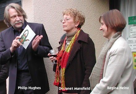 Philip Hughes, gallery director and organisor of the exhibithion, introduces Regina Heinz and Dr. Janet Mansfield, the editor & publisher of Ceramics Art & Perception, to the guests at the private view.